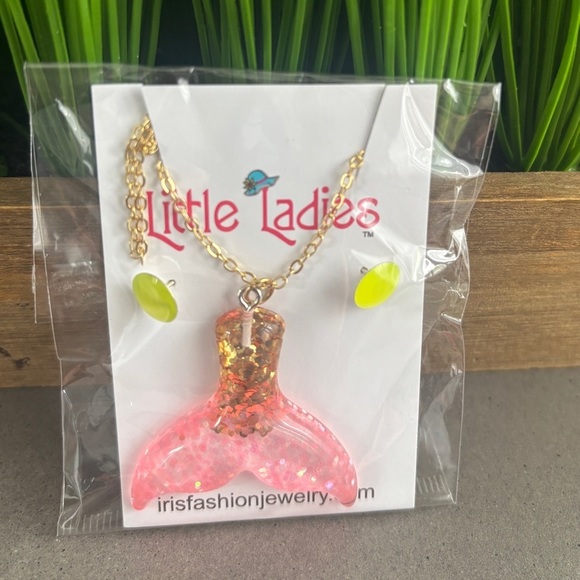Little Ladies Mermaid Tail Pendant Necklace NEW - Picture 2 of 3